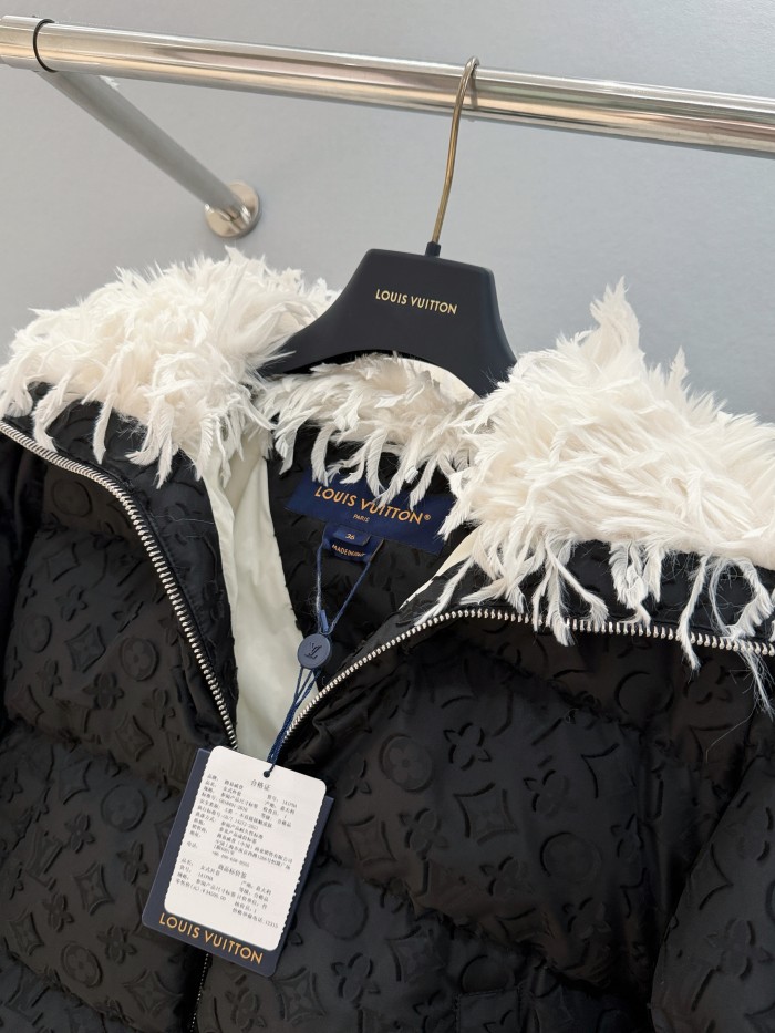 Louis Vuitton 25FW Monogram Dark Pattern Feather Collar Ski Jacket Loose Down Jacket