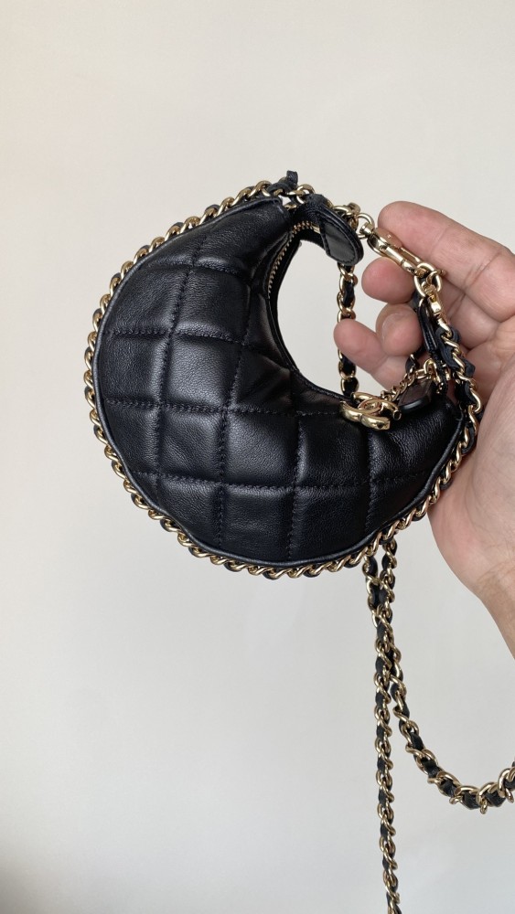 NIGO Chanel Diamond Chain Moon Bag Fashionable and Versatile Shoulder Crossbody Bag #nigo332644