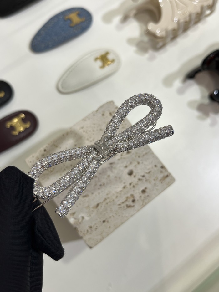 NIGO Celing Logo Design Brass Crystal Rhodium Plated Rhinestone Hair Clip Women's Silver #nigo317355