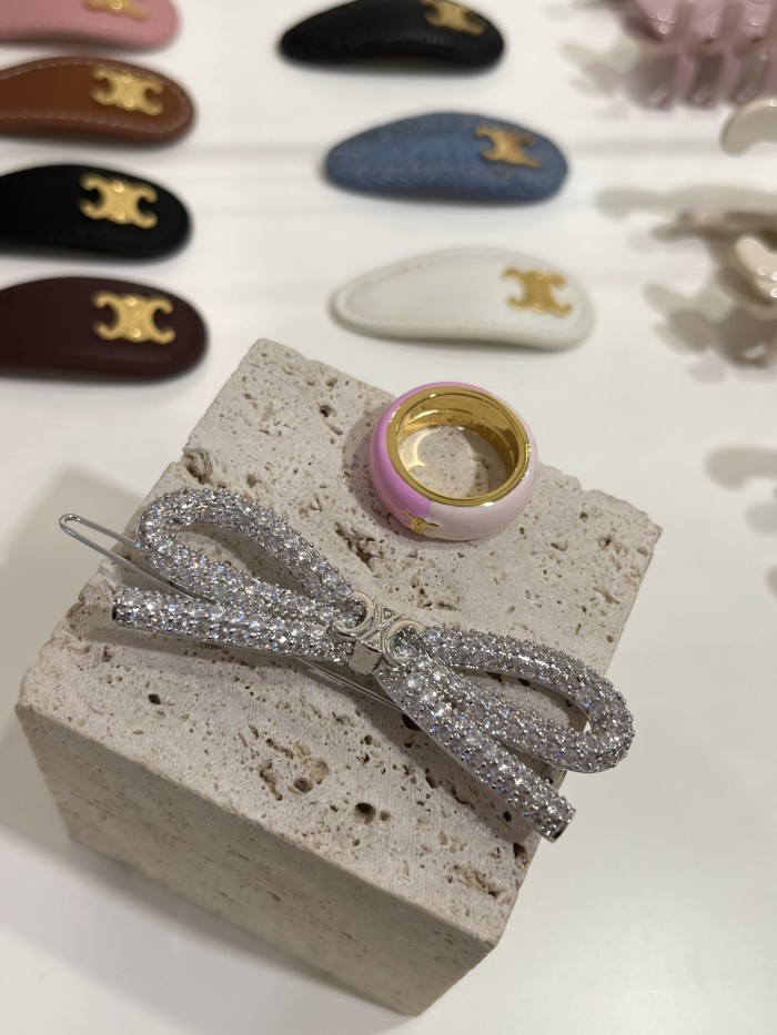 NIGO Celing Logo Design Brass Crystal Rhodium Plated Rhinestone Hair Clip Women's Silver #nigo317355