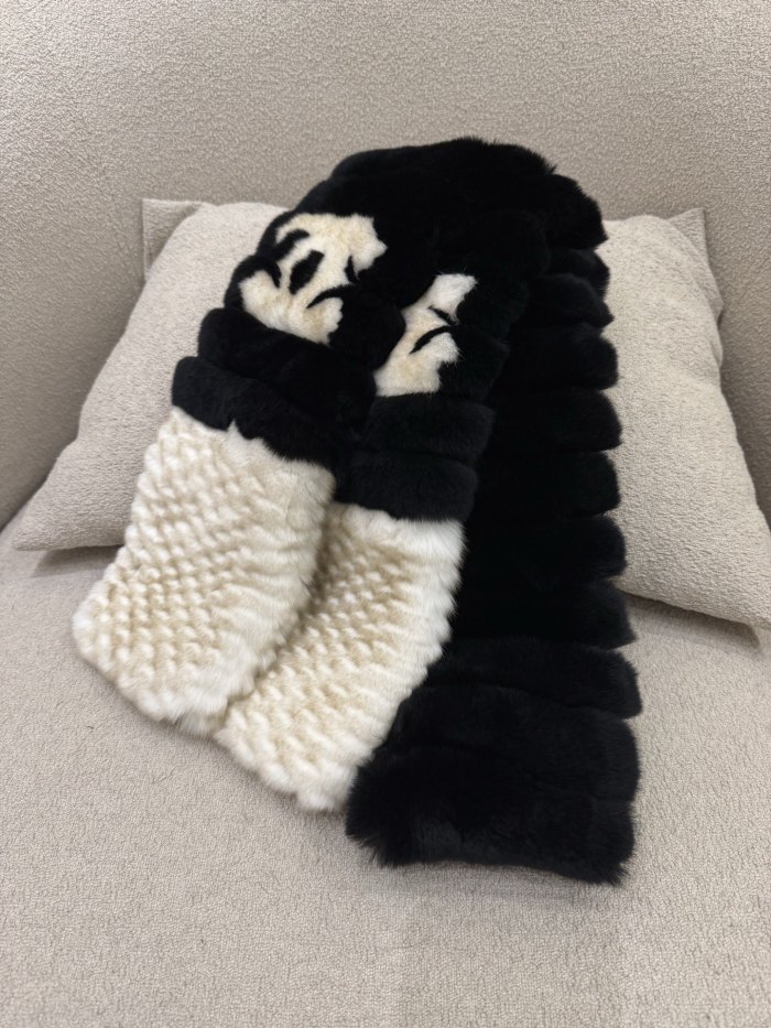 NIGO Chanel Women'S Coral Velvet Black And White Color Block Scarf #nigo3332120