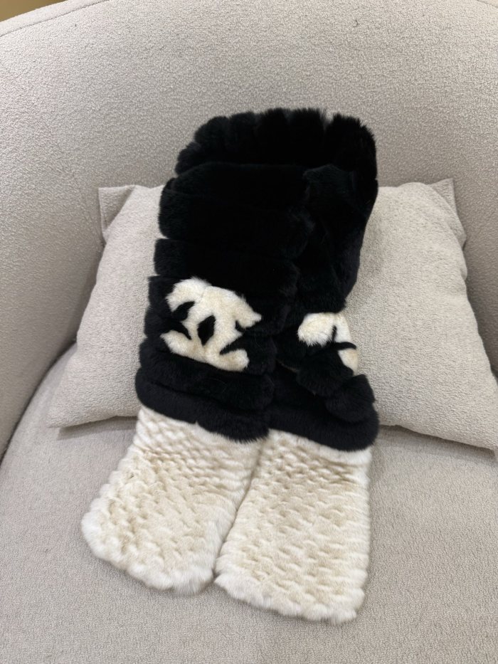 NIGO Chanel Women'S Coral Velvet Black And White Color Block Scarf #nigo3332120