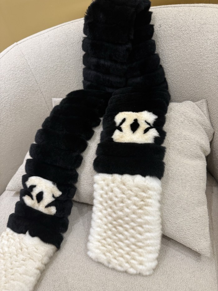NIGO Chanel Women'S Coral Velvet Black And White Color Block Scarf #nigo3332120
