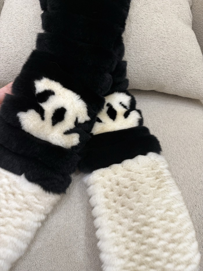 NIGO Chanel Women'S Coral Velvet Black And White Color Block Scarf #nigo3332120