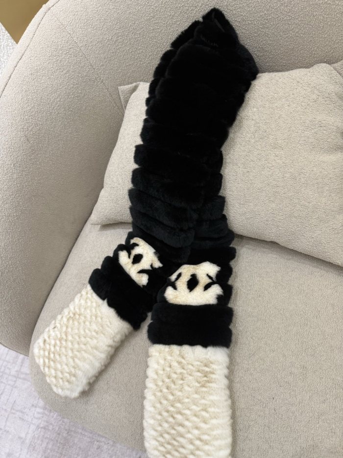NIGO Chanel Women'S Coral Velvet Black And White Color Block Scarf #nigo3332120