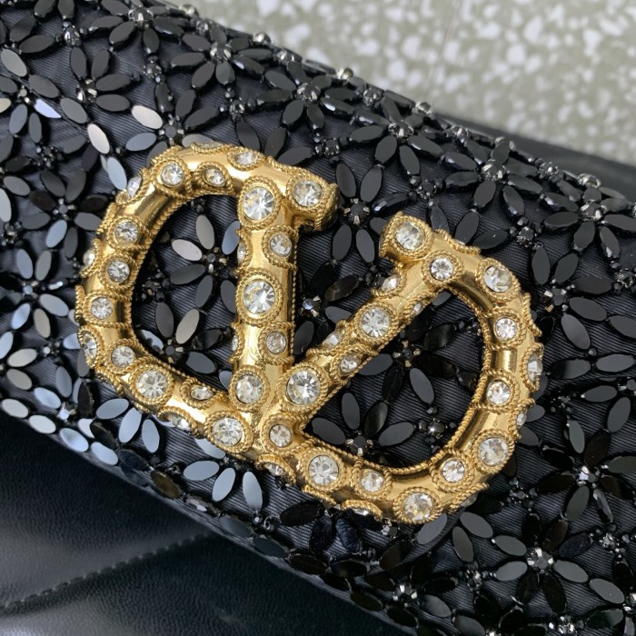 NIGO Valentino Imitation Crystal Decoration V Logo Signature Handbag #nigo333601