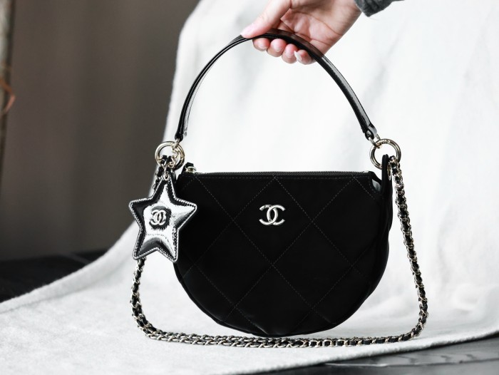 NIGO Chanel Chain Handbag Velvet Texture #nigo333647