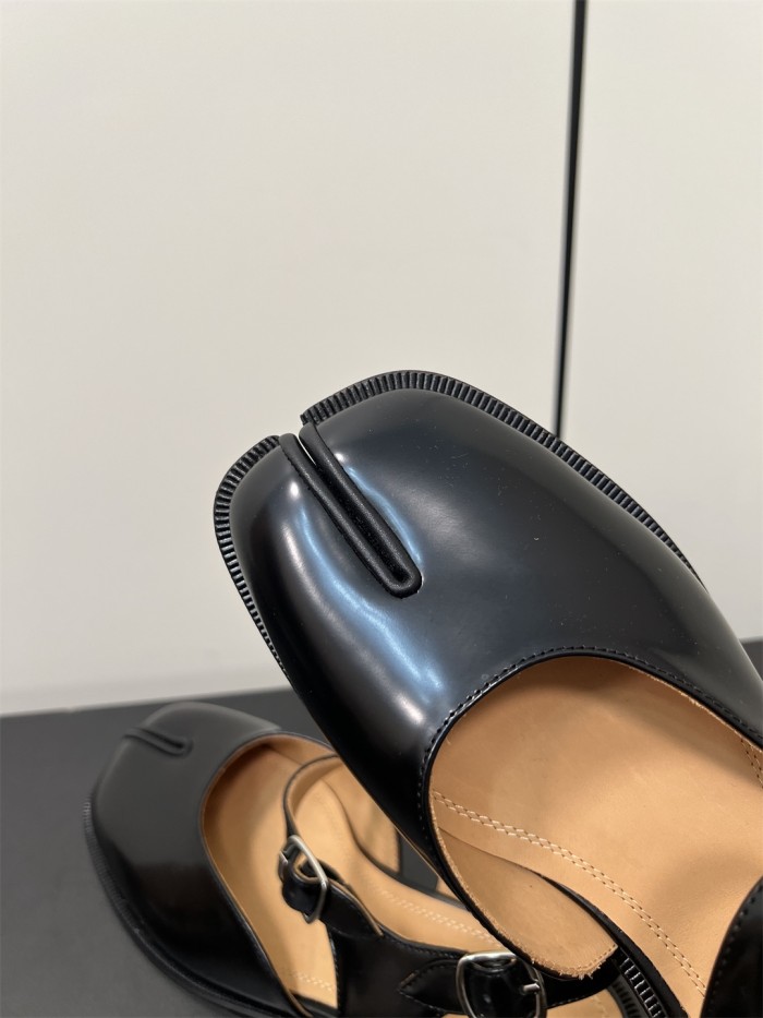 NIGO Maison Margiela Tabi Sandals in Black #nigo333695
