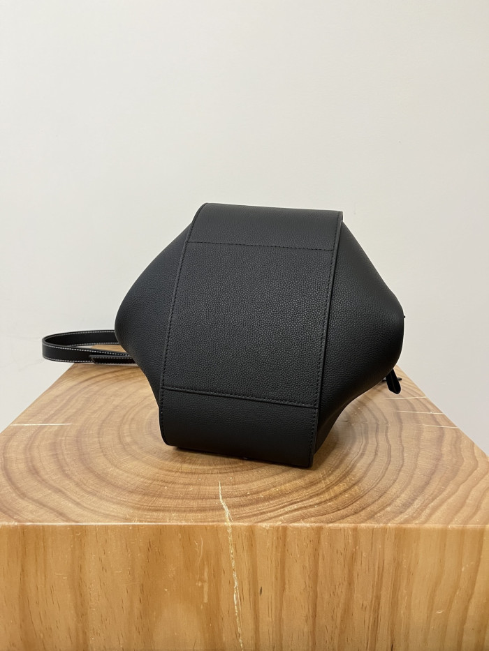 NIGO Loewe Small Hammock bag in classic calfskin Black#nigo335867