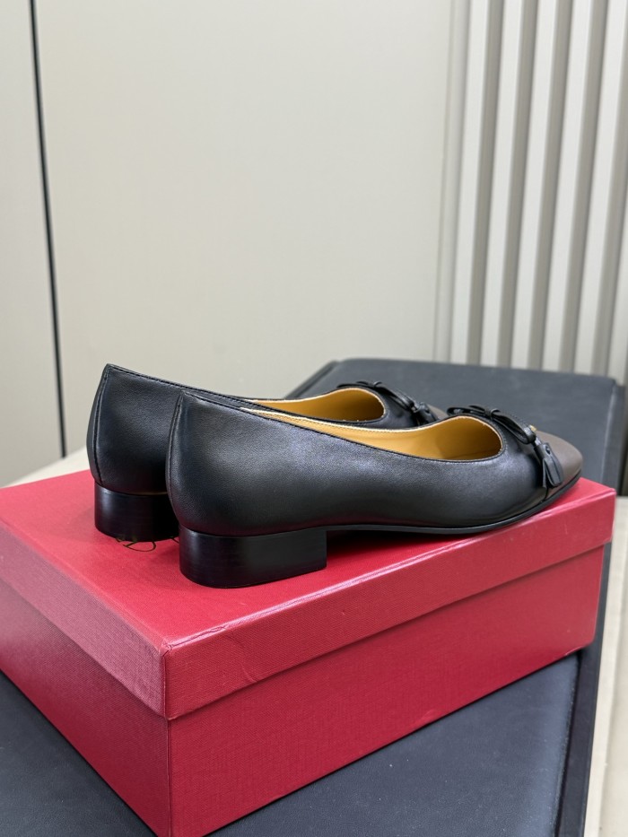 NIGO Valentino Garavani Valet Du Roi Leather Ballet Flats #nigo336898