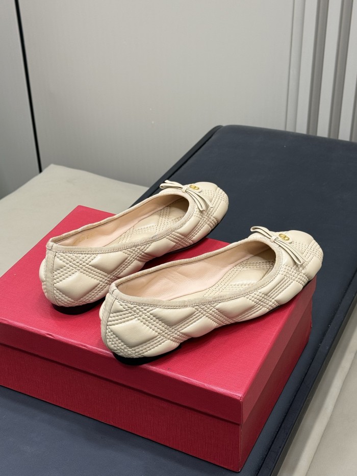 NIGO Valentino Garavani Leather Ballerinas #nigo336893