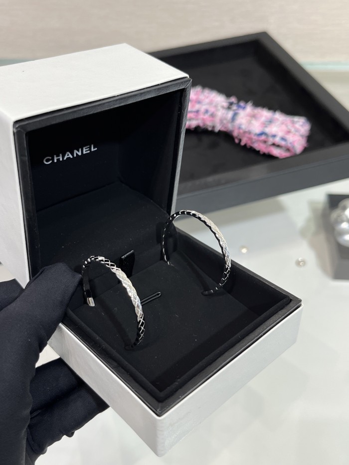 NIGO Chanel Coco Crush Hoop Earrings White Gold J12094 #nigo336970