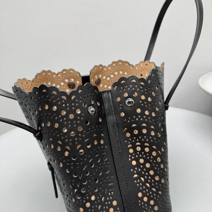 NIGO Alaïa Mina 25 Bag in Vienne Wave Calfskin #nigo336432