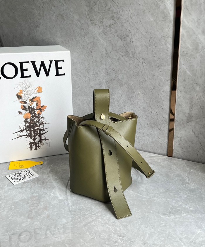 NIGO Loewe Mini Pebble Bucke #nigo376317
