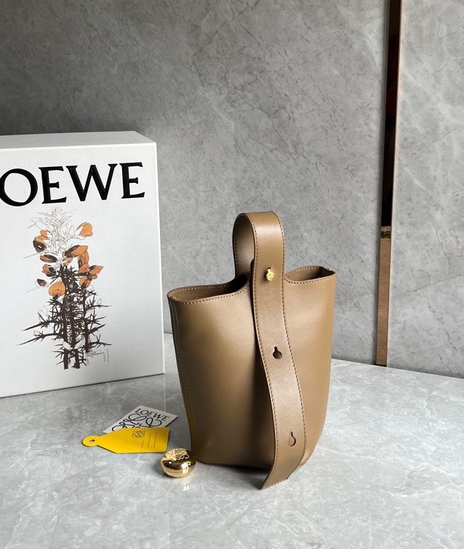 NIGO Loewe Mini Pebble Bucke #nigo376317