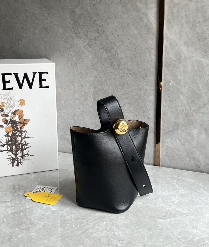 NIGO Loewe Mini Pebble Bucke #nigo376317