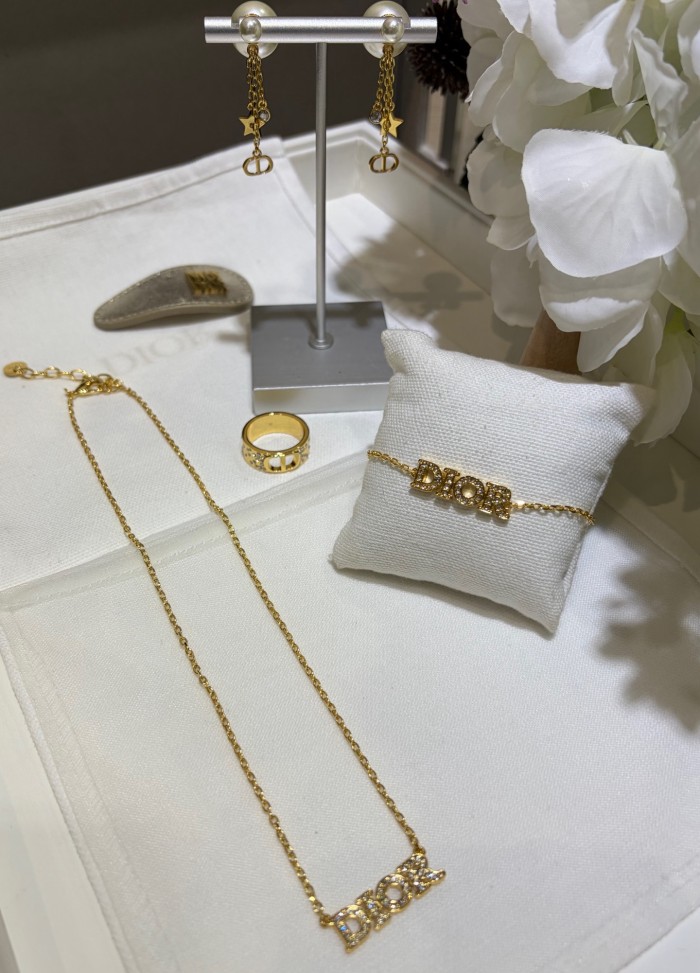NIGO DIOR Petit CD Circle Bracelet Gold-Finish Metal and White Resin Pearls #nigo377306