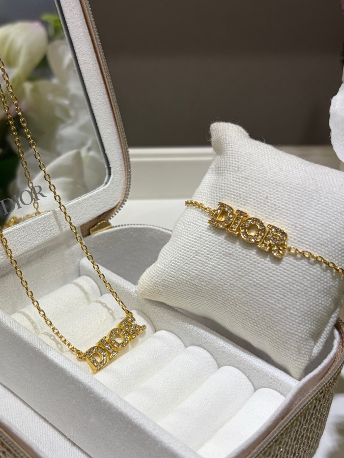 NIGO DIOR Petit CD Circle Bracelet Gold-Finish Metal and White Resin Pearls #nigo377306
