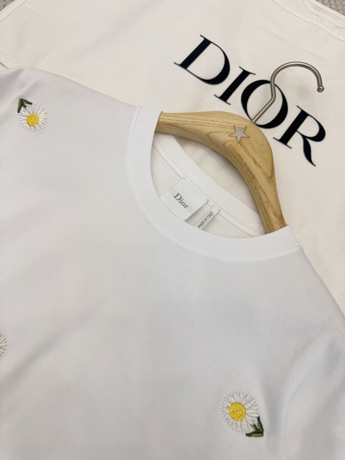 NIGO DIOR T-Shirt with Daisy Embroidery, Relaxed Fit White Cotton Jersey #nigo377734