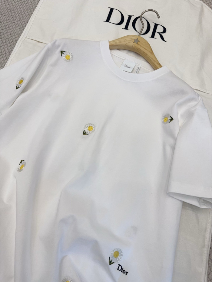 NIGO DIOR T-Shirt with Daisy Embroidery, Relaxed Fit White Cotton Jersey #nigo377734