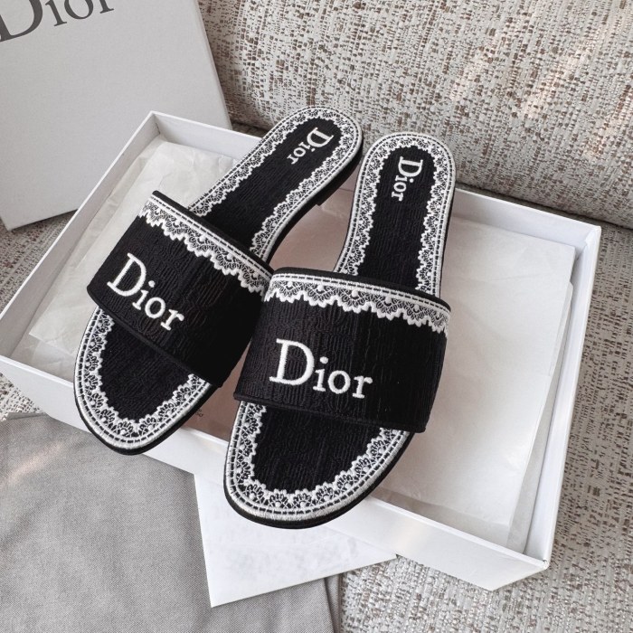 NIGO Dior Dentelle Slide Sky Blue Dior Oblique Embroidered Cotton and White Lace #nigo377809