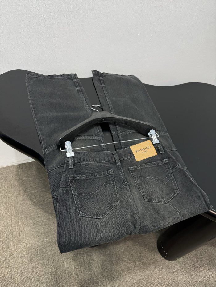 Balenciaga Baggy Silhouette Pocket Jeans #378241