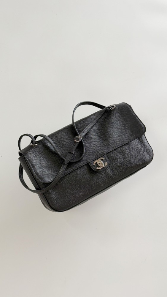 CHANEL Maxi Flapbag Grained Calfskin Silver Metal Black #378545
