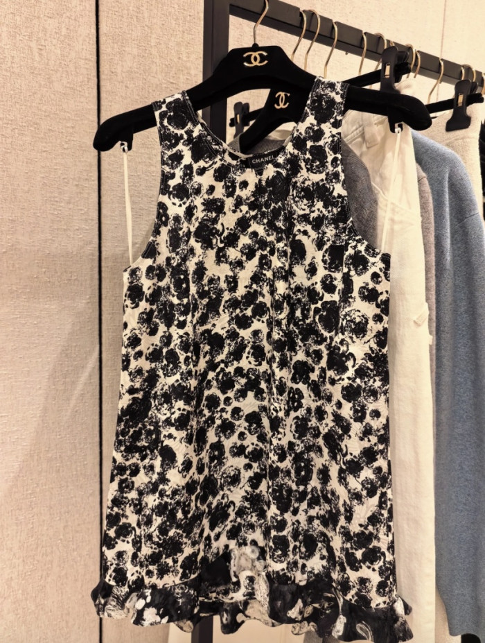 Chanel Top Printed Silk Jacquard White Black #379214
