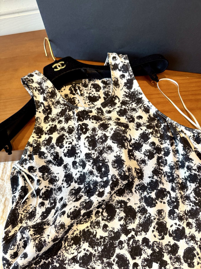 Chanel Top Printed Silk Jacquard White Black #379214