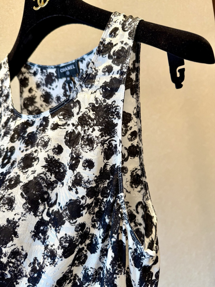 Chanel Top Printed Silk Jacquard White Black #379214