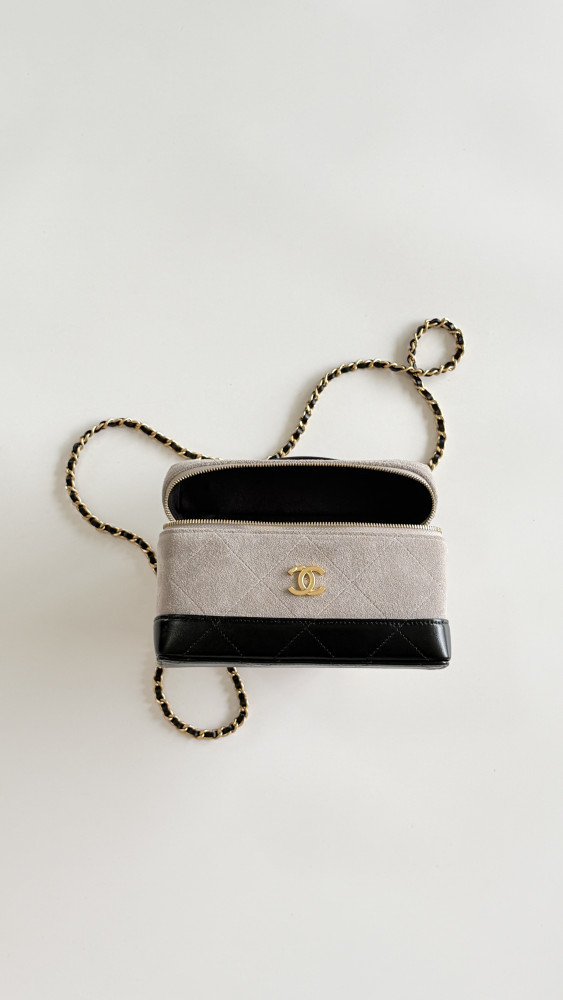 Chanel Vanity With Chain Suede Calfskin Shiny Lambskin Gold-tone Metal #379884