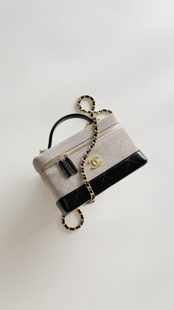 Chanel Vanity With Chain Suede Calfskin Shiny Lambskin Gold-tone Metal #379884