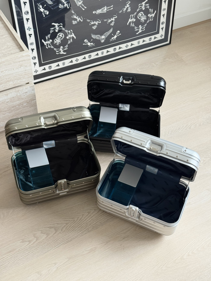 RIMOWA Aluminum Travel Vanity Case in Silver #379431