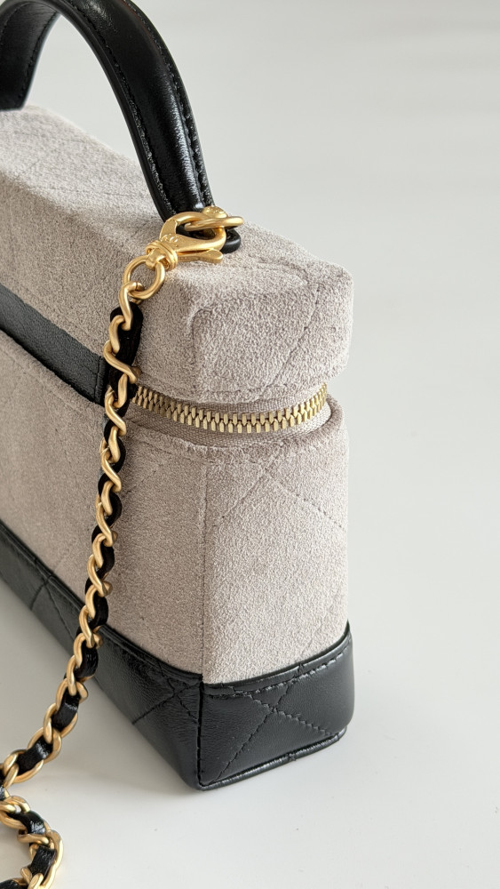 Chanel Vanity With Chain Suede Calfskin Shiny Lambskin Gold-tone Metal #379884