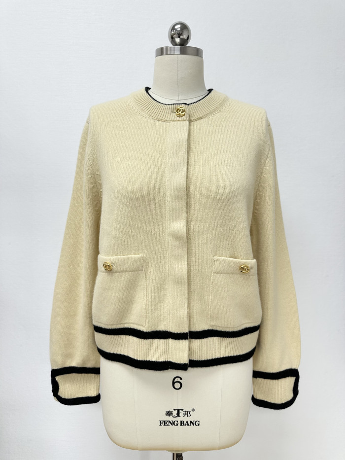 Chanel Top-quality Version  CC Cuff Letter Cashmere Cardigan #378710