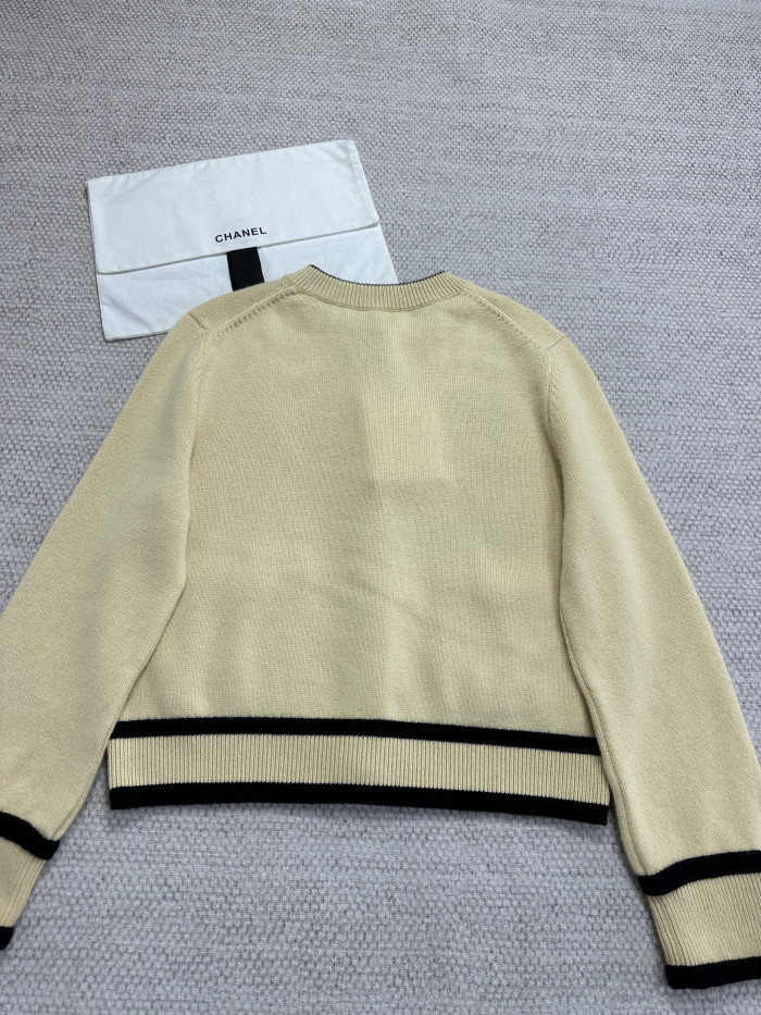 Chanel Top-quality Version  CC Cuff Letter Cashmere Cardigan #378710