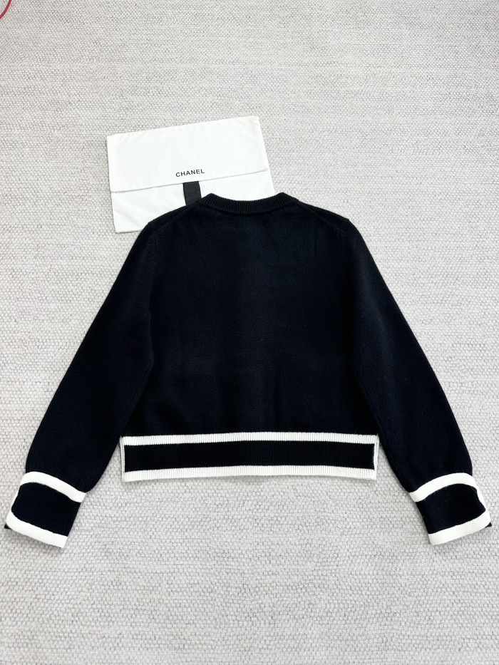 Chanel Top-quality Version  CC Cuff Letter Cashmere Cardigan #378710
