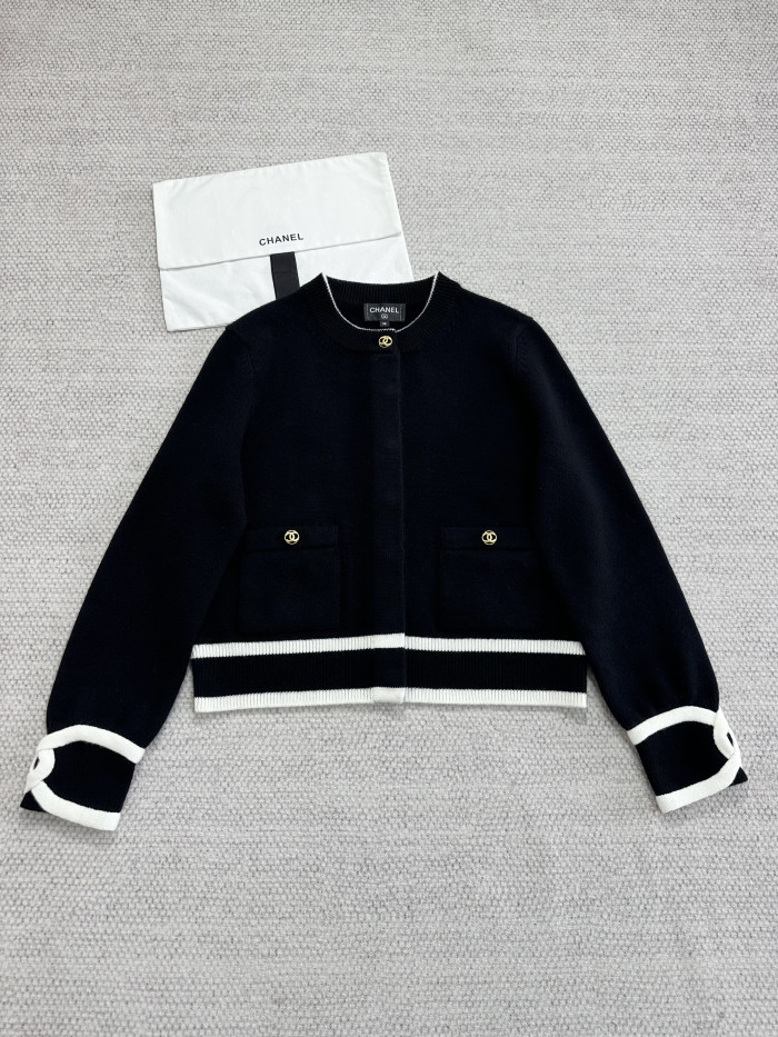 Chanel Top-quality Version  CC Cuff Letter Cashmere Cardigan #378710