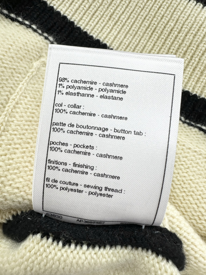 Chanel Top-quality Version  CC Cuff Letter Cashmere Cardigan #378710