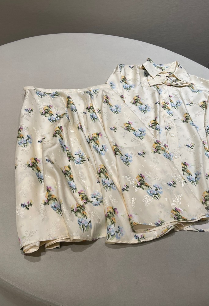 DIOR Mid-Length Flared Skirt Blouse with Removablel Bow Tie Ecru Multicolor Dior Secret Garden Silk Twil#380347