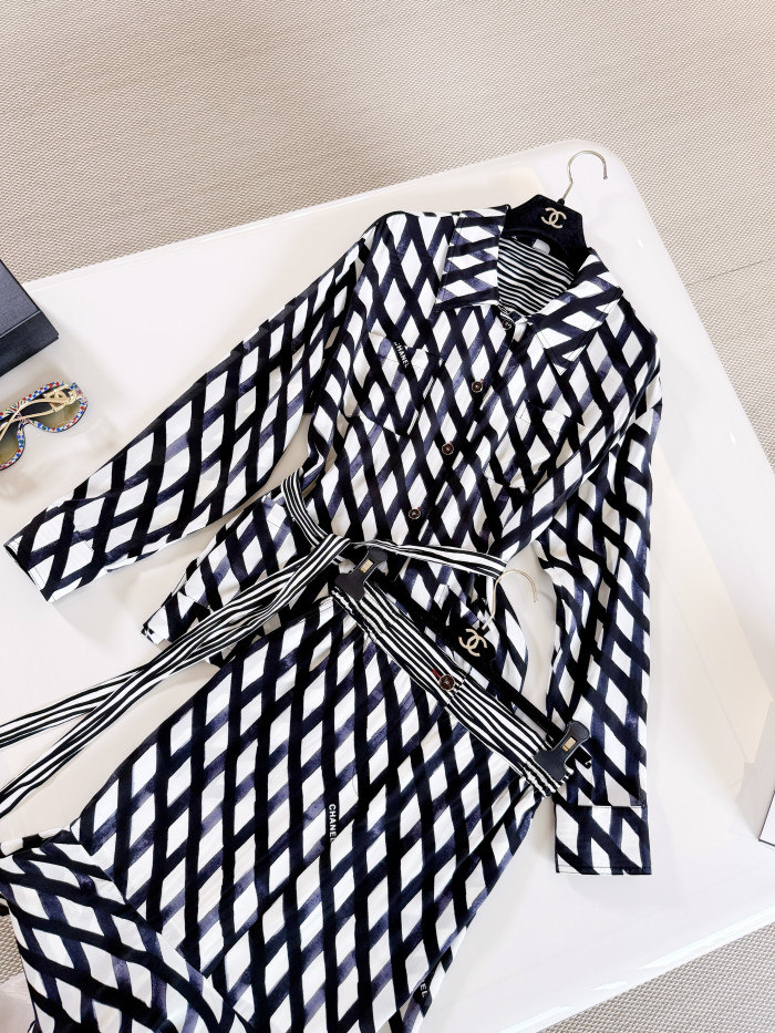 Chanel Long-sleeved Midi Skirt Blouse Printed Crêpe De Chine Black White #380498
