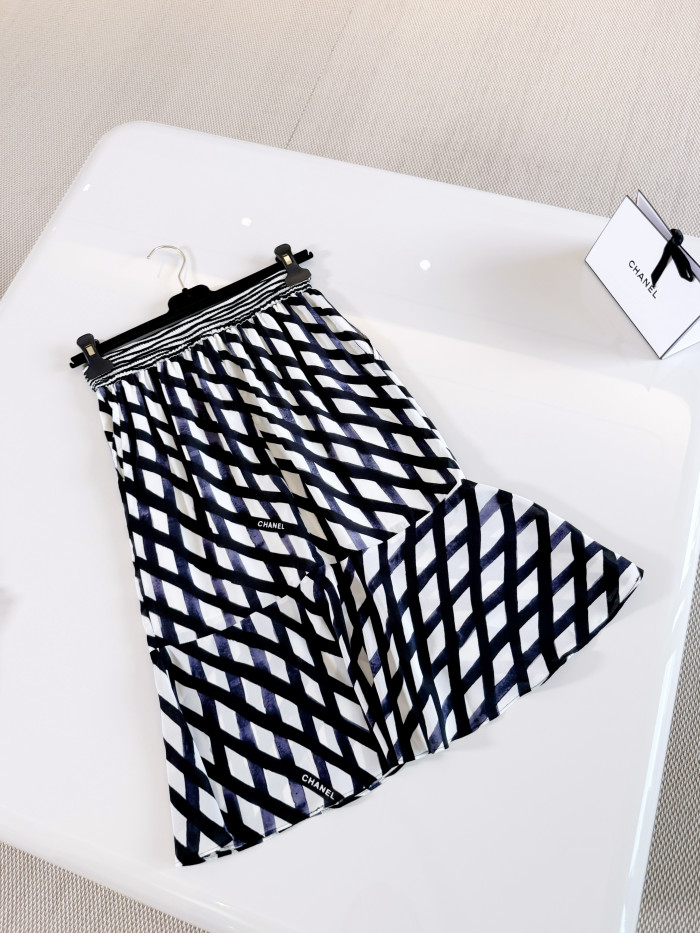 Chanel Long-sleeved Midi Skirt Blouse Printed Crêpe De Chine Black White #380498