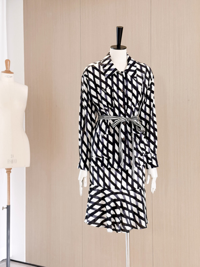 Chanel Long-sleeved Midi Skirt Blouse Printed Crêpe De Chine Black White #380498