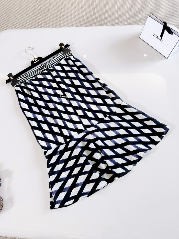 Chanel Long-sleeved Midi Skirt Blouse Printed Crêpe De Chine Black White #380498