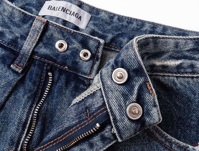 Balenciaga Shorts Piegati #380243
