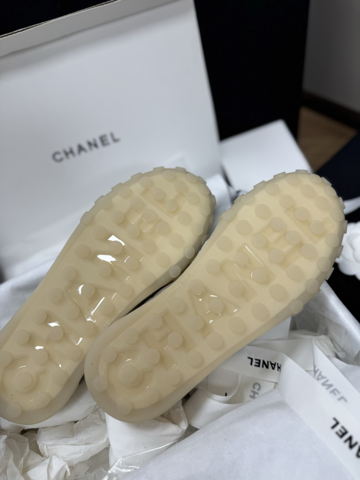 Chanel Sneakers Mixed Fibers Suede Calfskin Calfskin #381284
