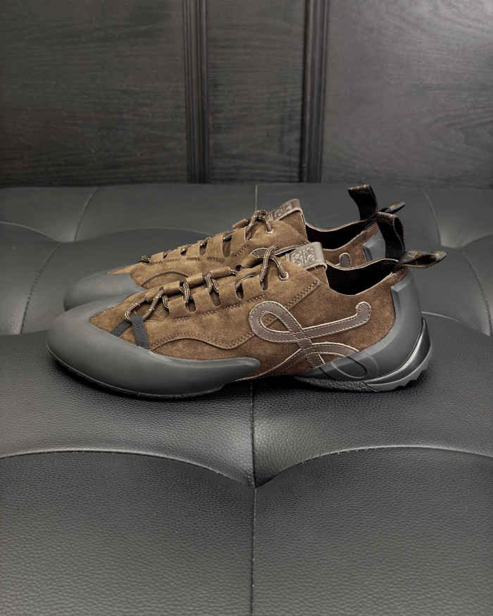 LOEWE Grip Sneaker in Calfskin Suede #381607