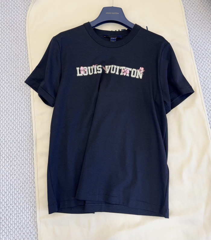 LOUIS VUITTON Signature Print T-Shirt #381600