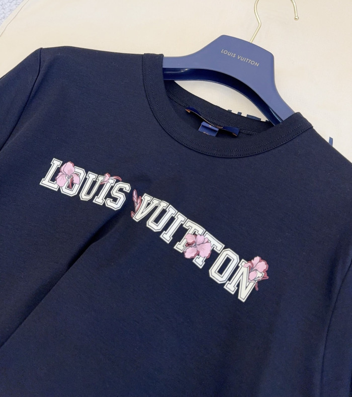 LOUIS VUITTON Signature Print T-Shirt #381600