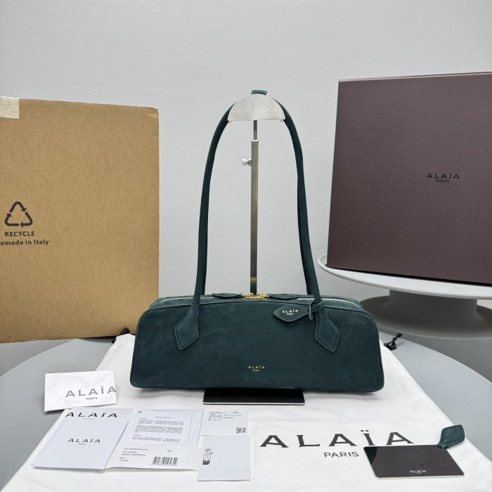 Alaïa Raspberry Le Teckel Medium Bag in Nubuck #320545
